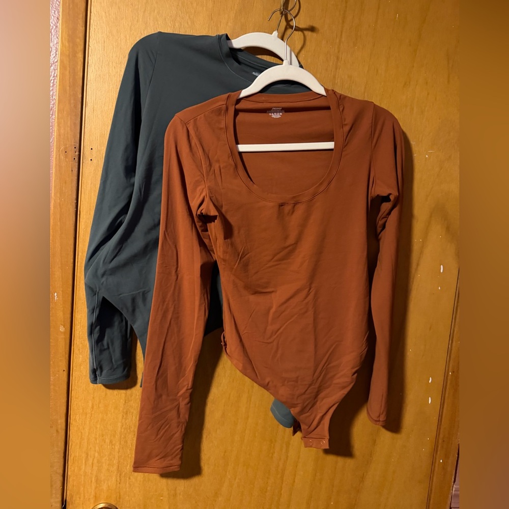 SKIMS Long Sleeve Bodysuit - Rust orange brown and Dark Green